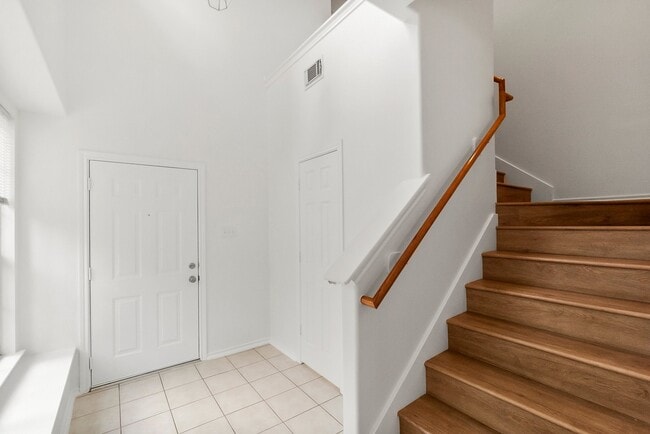 Foto del edificio - 144 Summerhaze Cir