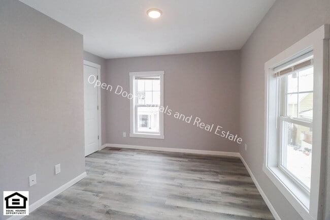 Building Photo - 506 5th St
