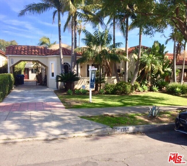 Foto del edificio - 1348 S Curson Ave