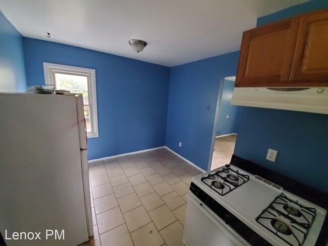 Foto del edificio - 3 br, 1 bath House - 694 Emerson Ave