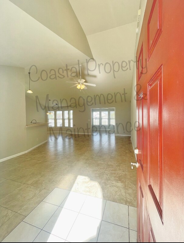 Foto del edificio - 1156 Great Lakes Cir
