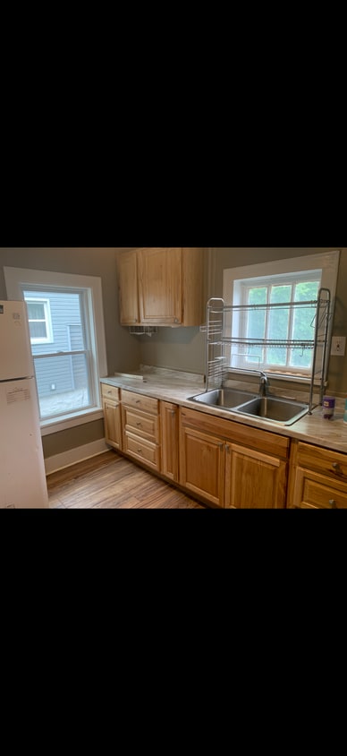 Kitchen - 1209 Tweed St