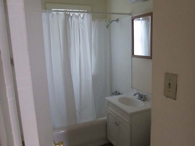 Building Photo - 3629 W. Clarke Street - 3 Bedroom Home