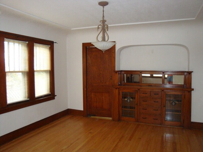 Dining Room w/built-ins - 6627 W Revere Pl