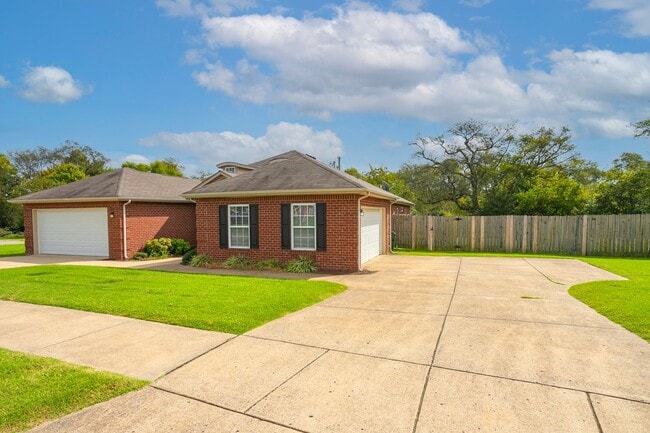 Building Photo - 564 Rose Cottage Cir