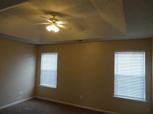 Foto del edificio - 3041 Lake Park Trl