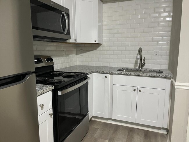 Building Photo - 621 Reservoir St