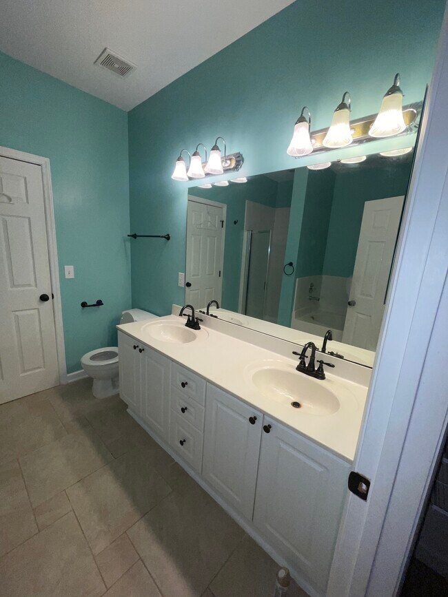 Baño principal - 7602 Astoria Place