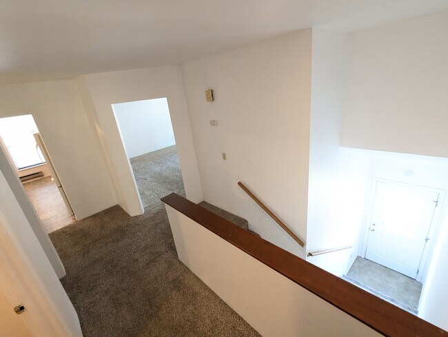 Foto del edificio - 211 E 3rd St