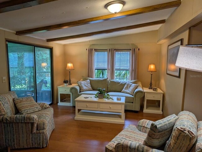 Foto del edificio - 56314 Blue Creek Rd
