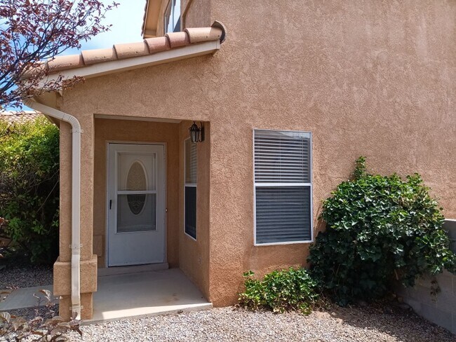 Foto del edificio - Stunning 4-bedroom, 2.5-bathroom home in R...