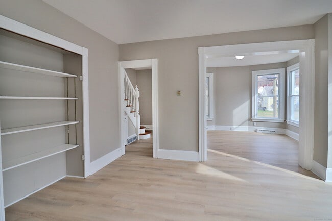 Building Photo - 154 Hawthorne Ave