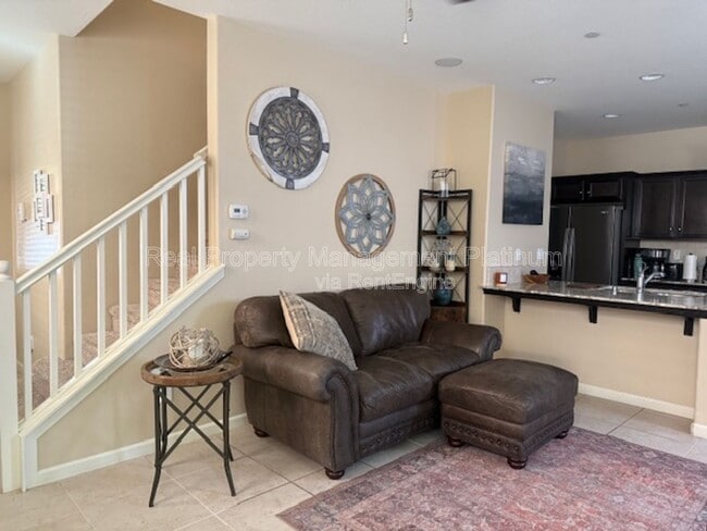 Building Photo - 1532 N Sanders Ave