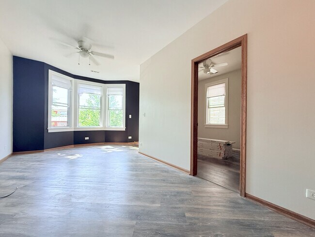 Foto del edificio - 8237 S Commercial Ave