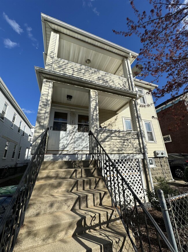 Building Photo - 39A Minnesota Ave