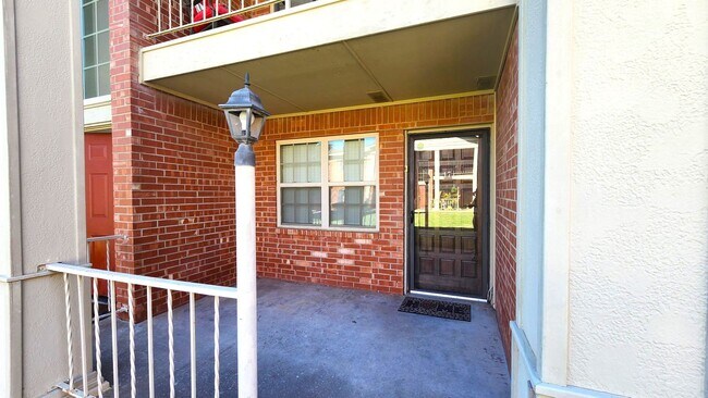 Foto del edificio - 2 Bed Funished Condo near Baptist Hospital