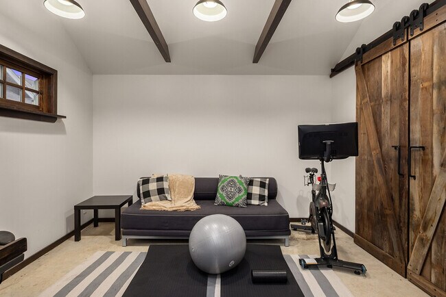 Foto del edificio - 6021 7th Ave NW