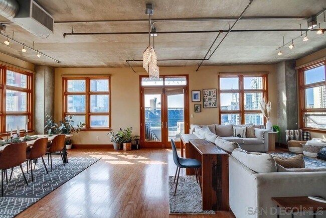 Building Photo - 877 Island Ave