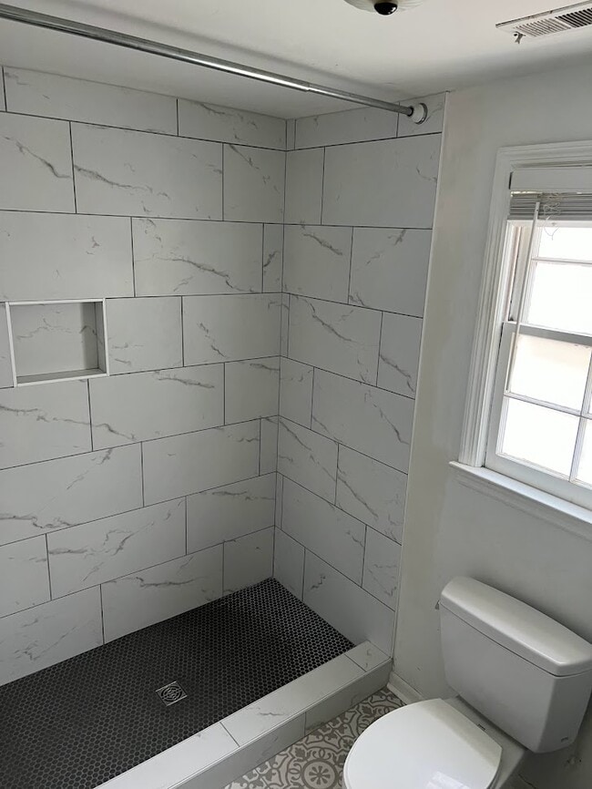 Building Photo - 119 Drake Street Unit B