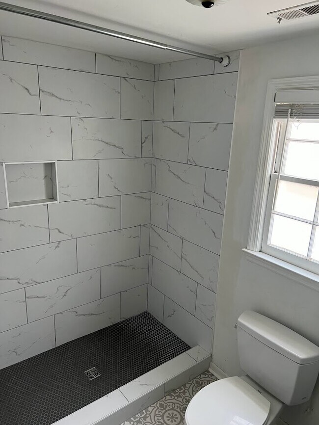 Foto del edificio - 119 Drake Street Unit B