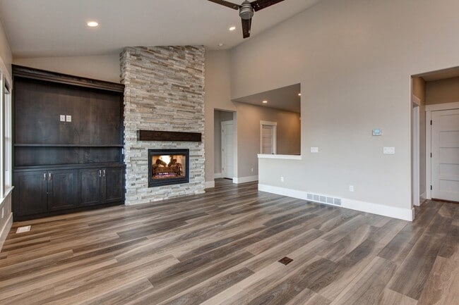 Building Photo - 11091 Shoreline Dr