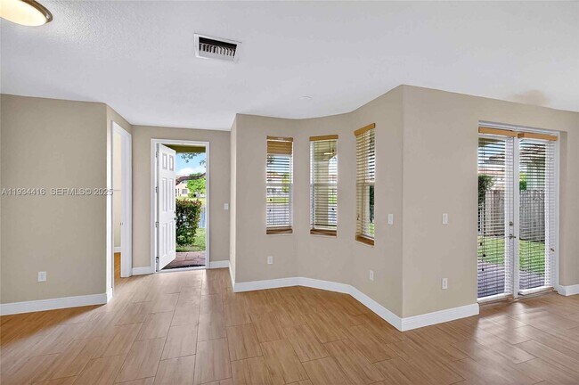 Foto del edificio - 8955 SW 207th St