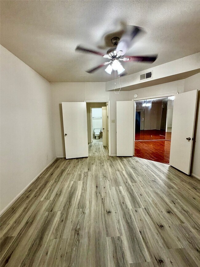 Foto del edificio - 2213 S Braeswood Blvd