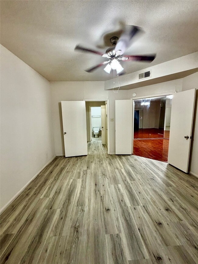 Building Photo - 2213 S Braeswood Blvd