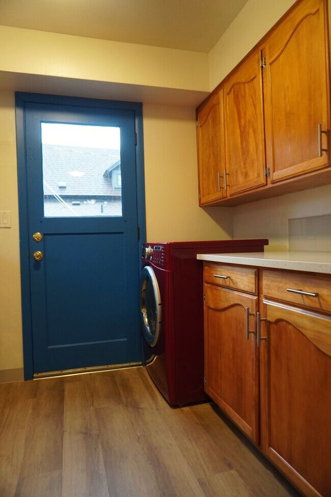 Foto del edificio - 5716 Alki Rd