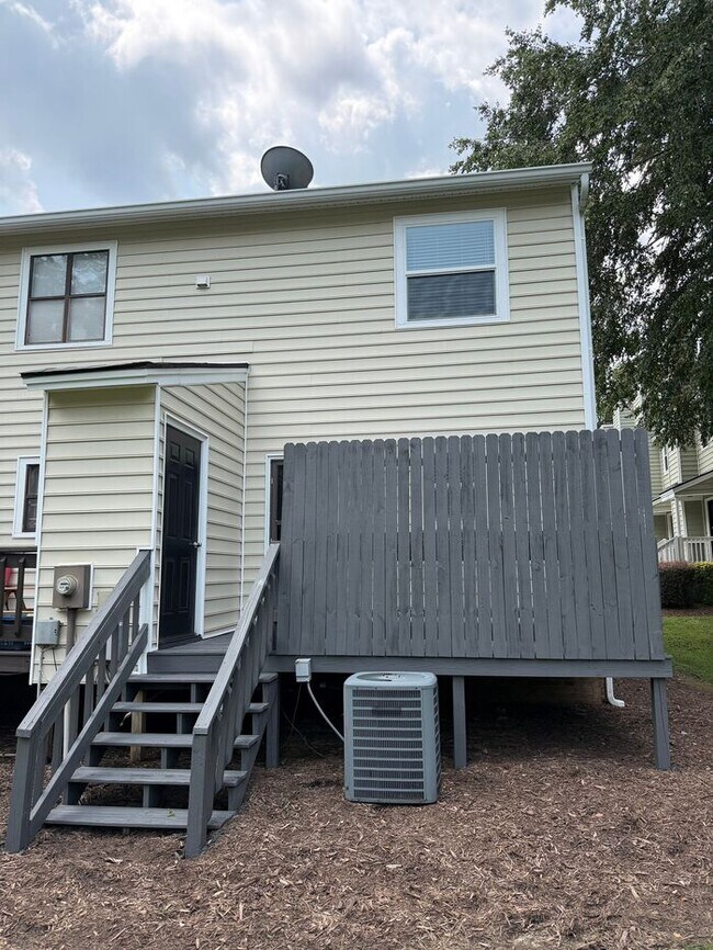 Foto del edificio - @ Bedrooms 1.5 Bath