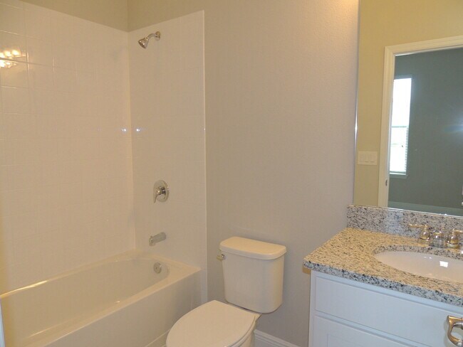 Foto del edificio - Move in ready! Newer home in great location.