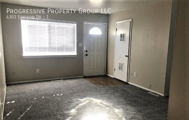 Foto del edificio - Half Off the First Full Month's Rent!! 2-B...