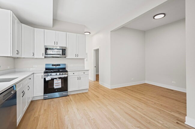 Building Photo - 6445 S Rhodes Ave