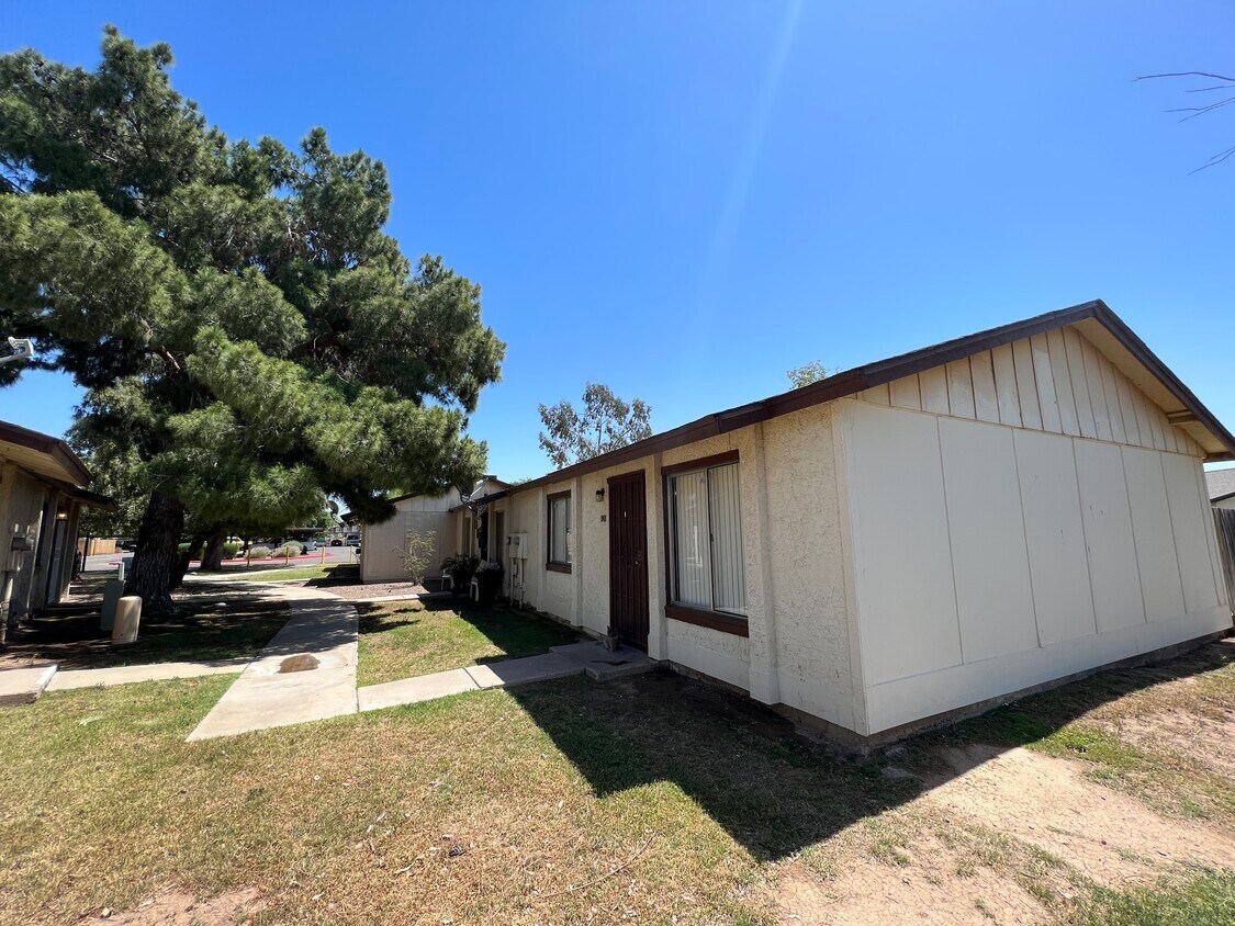 Corner unit - 6711 W Osborn Rd