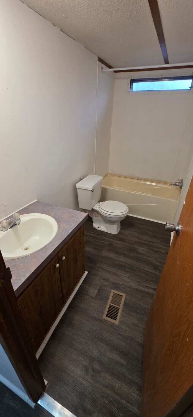 Foto del edificio - 8364 Cedar St