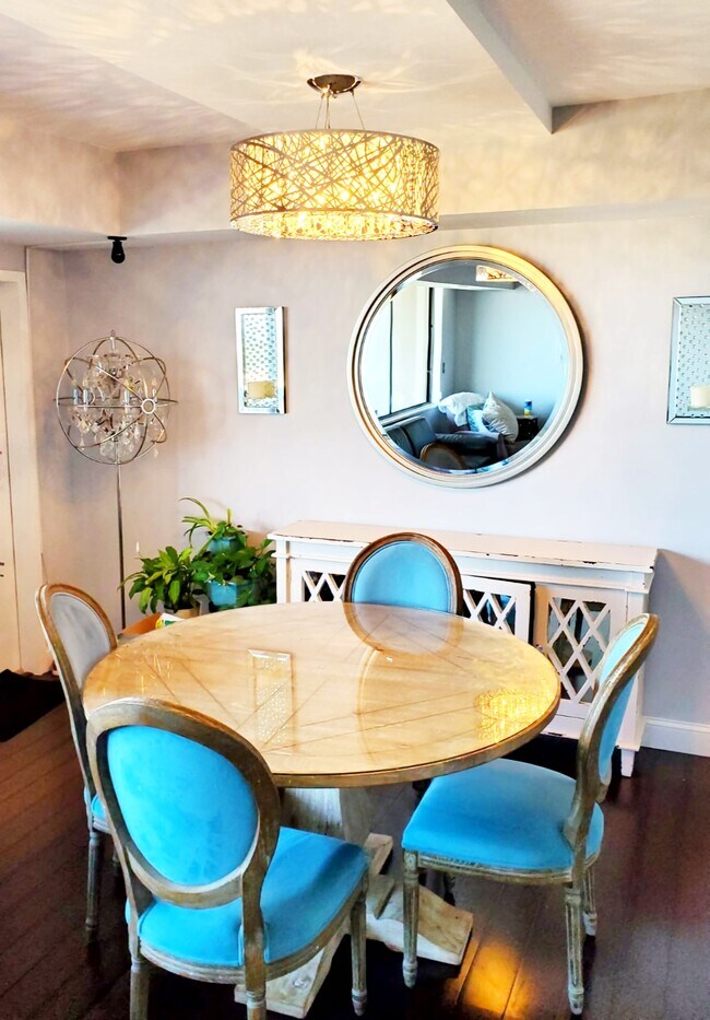 Dining Room - 3713 S George Mason Dr