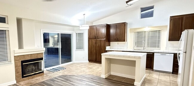 Building Photo - 8629 White Rock Dr