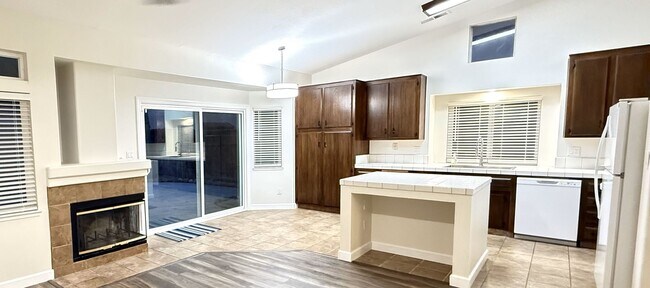 Foto del edificio - 8629 White Rock Dr