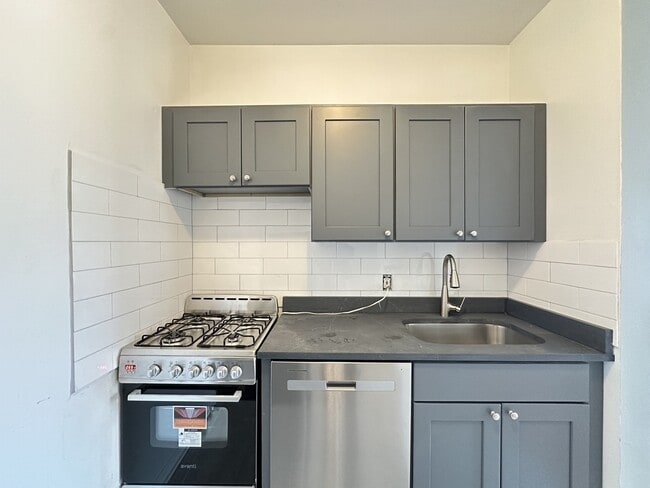 Building Photo - 1319 W Estes Ave