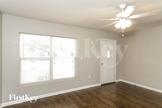 Foto del edificio - 700 Sharon Cir NE