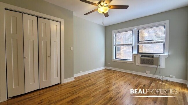 Foto del edificio - 0 bedroom in CHICAGO IL 60657