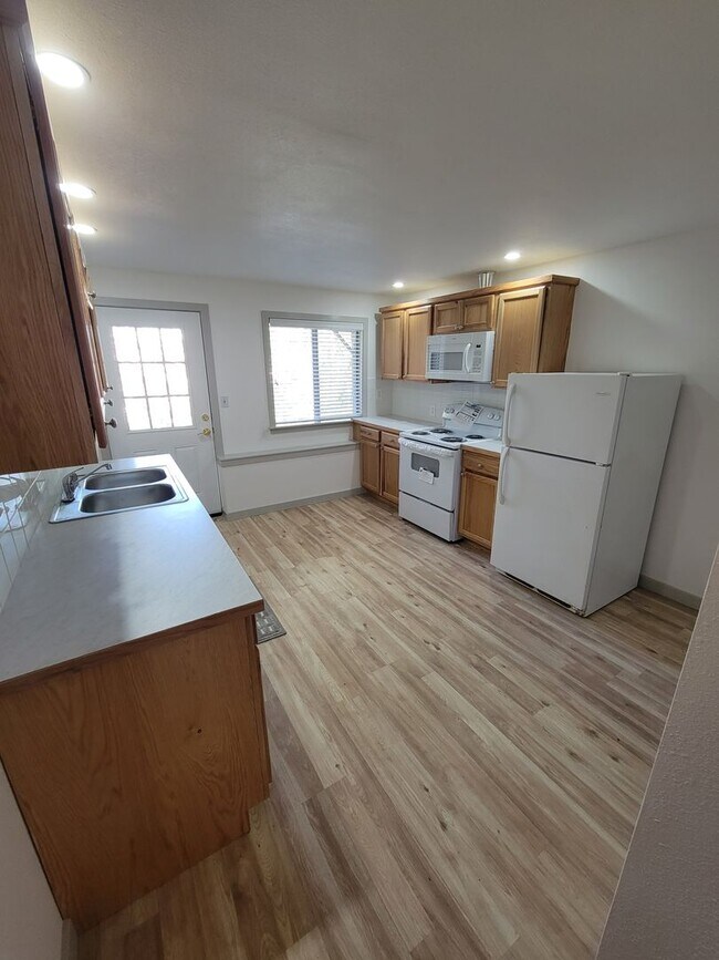 Foto del edificio - Spacious, Basement One Bedroom with Private Entry! Port Orchard - Available Now!