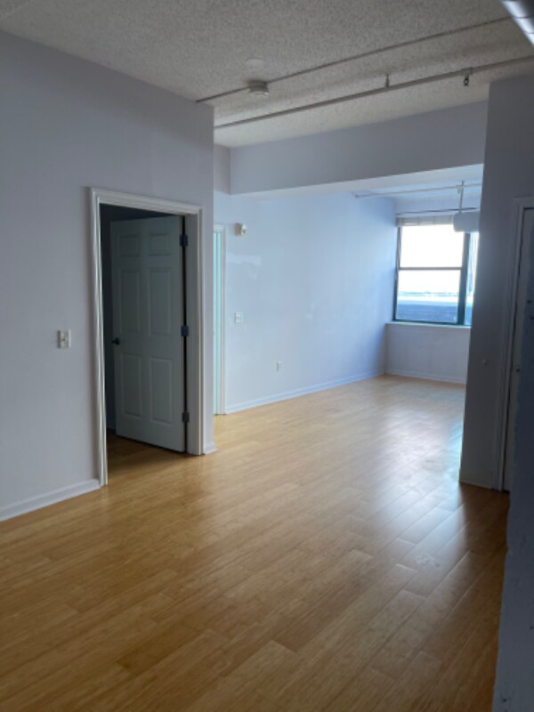 Primary Photo - 33 Middle St