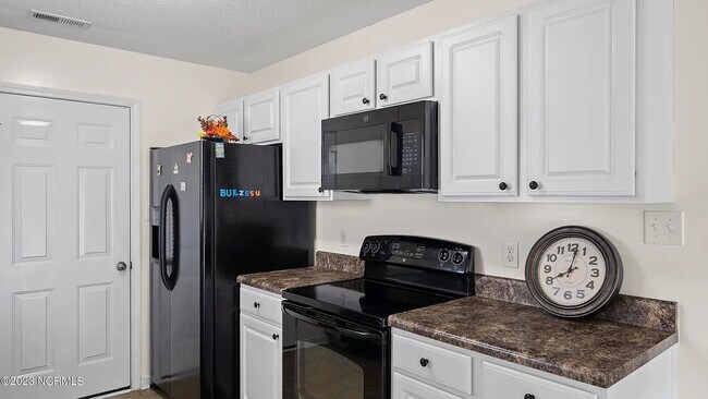 Building Photo - Charming 3 Bedroom, 2 Bath Home - 131 Harm...