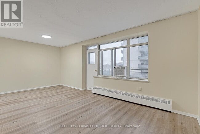 Building Photo - 825 Kennedy Rd