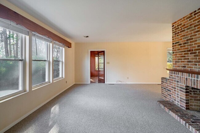 Foto del edificio - 2818 Lakeshore Dr