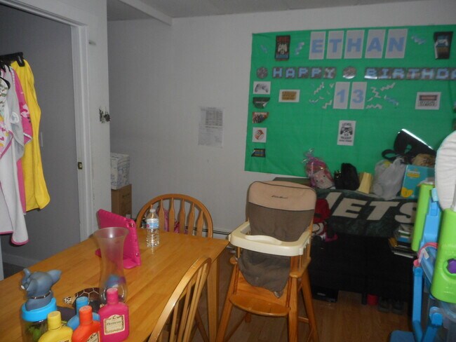 Building Photo - 554 Ringwood Ave