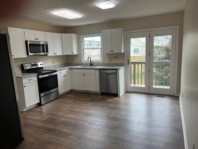 Building Photo - 809 Edgemont N St NE