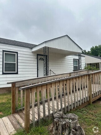 Building Photo - 1003 S Alabama St