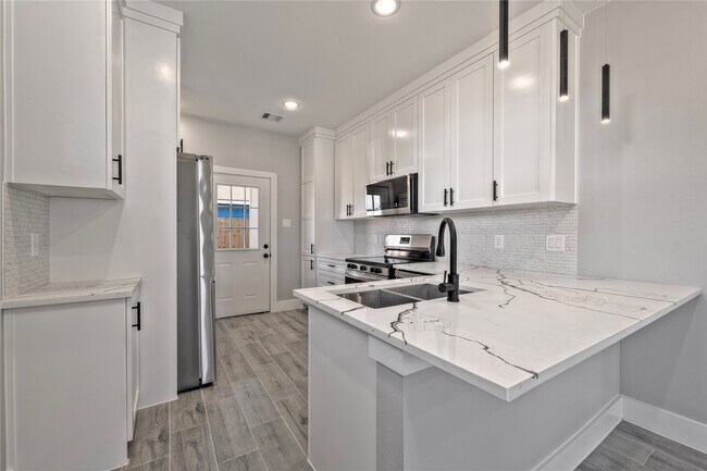 Foto del edificio - 9301 E Avenue L